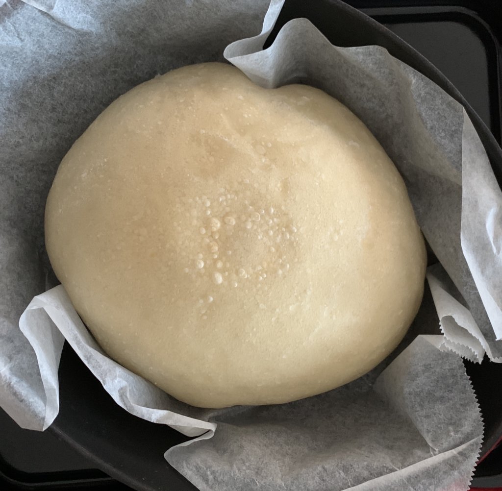 簡単レシピ【こねないパン・ほったらかしパン】焼きたてのパチパチ音がたまらん！